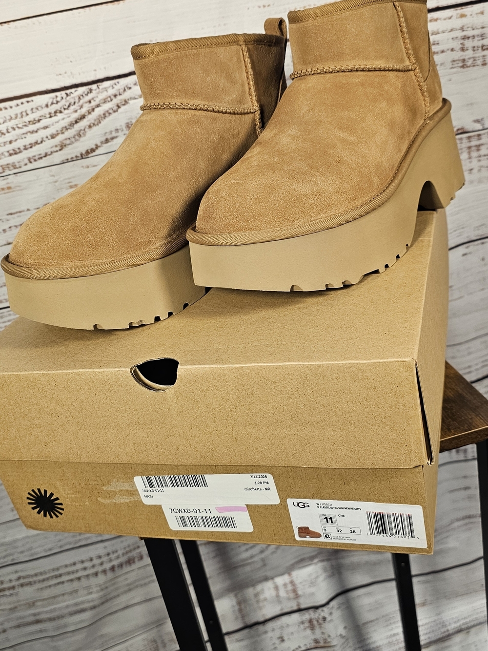NIB UGG Classic Ultra Mini New Heights Platform Boots 11 Chestnut Suede